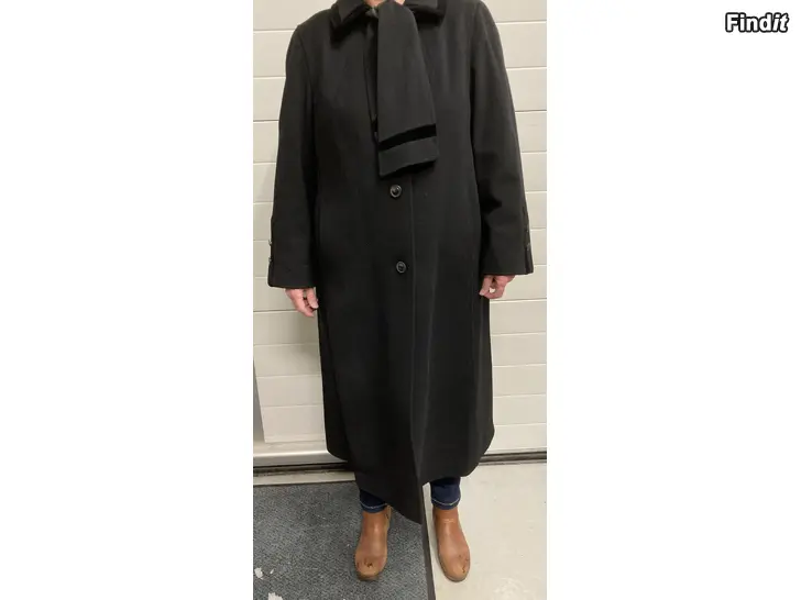 Säljes Kvalitativ dam yllekappa med cashmir