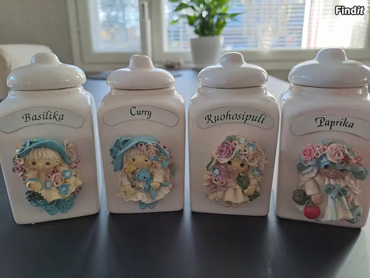 Säljes 24 SÖTA KRYDDBURKAR