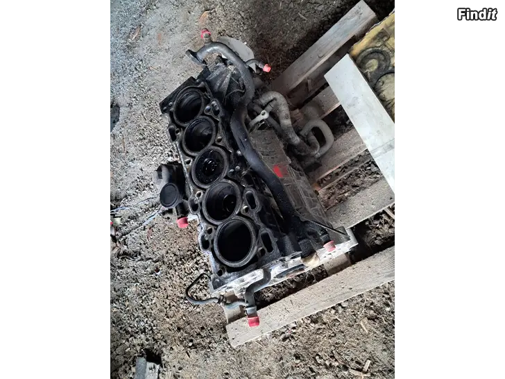 Myydään Volvo D5 motorblock