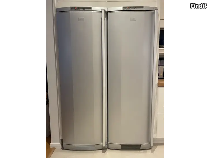 Säljes AEG kylskåp och frysskåp i aluminium