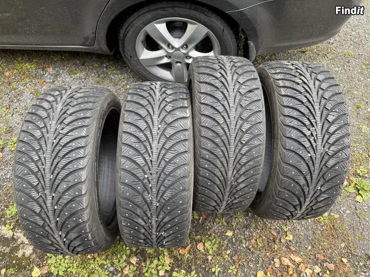 Myydään Nastarenkaat 225/50R17