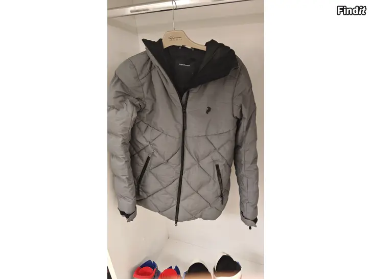 Säljes PeakPerformance vinterjacka, S storlek