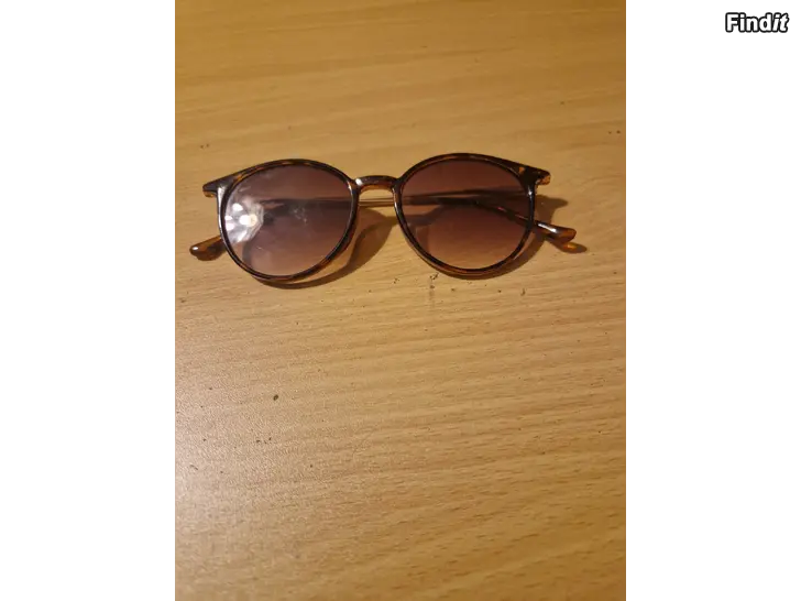 Säljes Solglasögon....