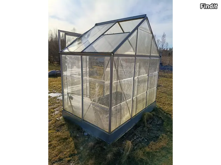 Säljes Växthus för den händige