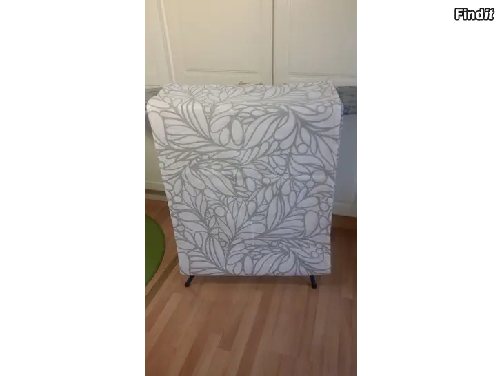 Myydään Paneeliverhot kuviolliset 65 x 2m -hinta 4e