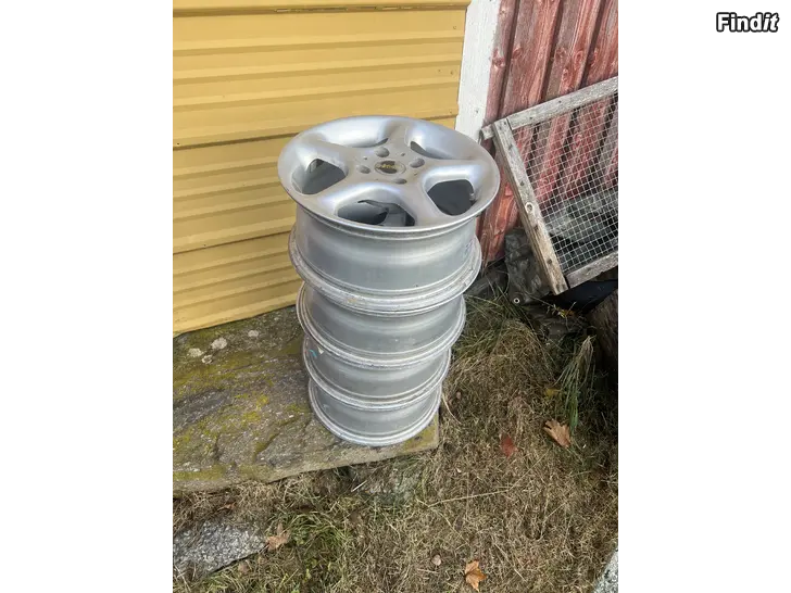 Myydään Volvo S40 fälgar