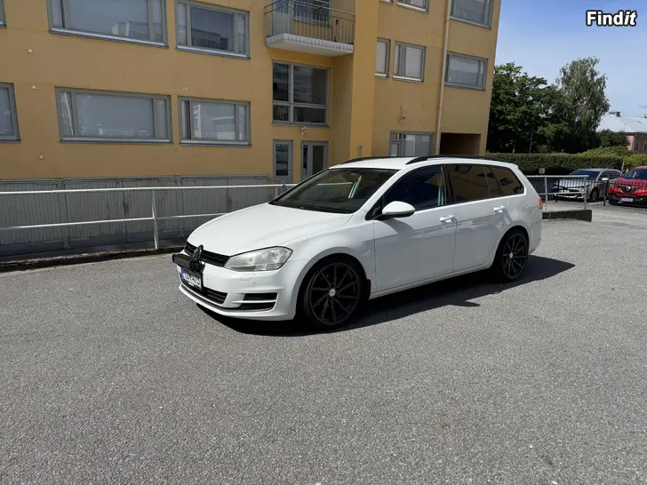 Säljes Volkswagen Golf 1.6 TDI DSG Automat 2014  Nybesiktad och välservad
