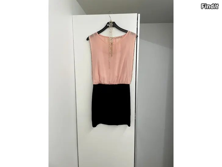Säljes Fin kort klänning M/L