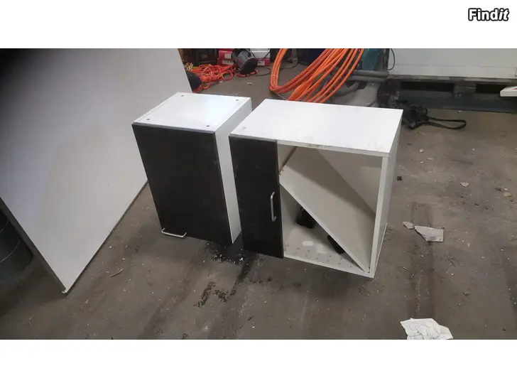 Myydään Kaappeja x 2