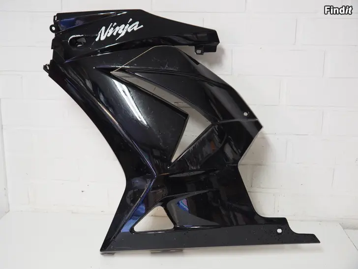 Myydään Kawasaki Ninja 250 R 08-12 sivukate vasen musta 550280271