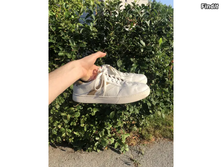 Myydään Rieker soft white sneakers 42