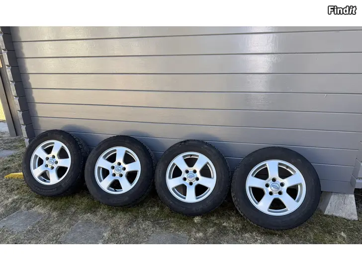 Säljes Volvo fälgar med bra sommadäck