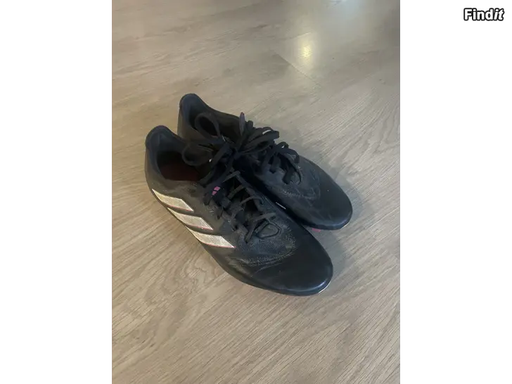 Säljes Fotbollskor Adidas Copa Pure2 storlek 41 1/3 7,5