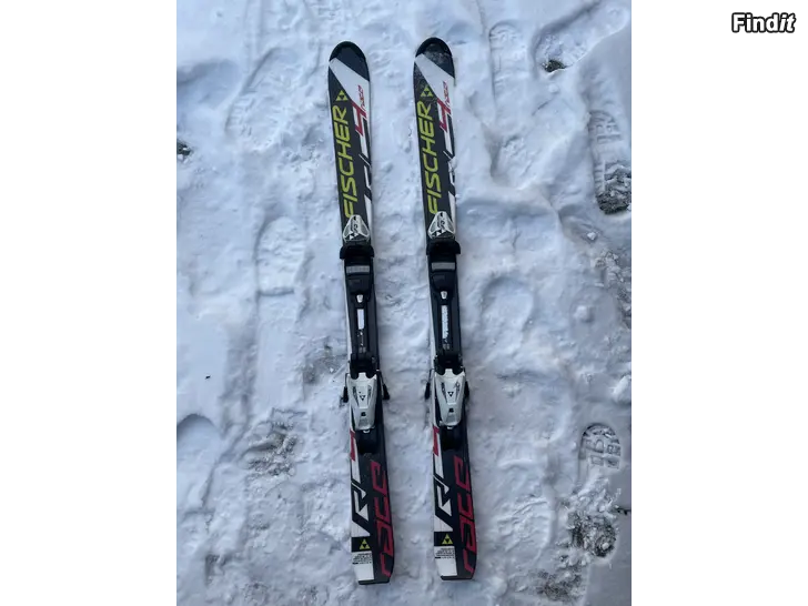 Säljes Fischer junior slalomskidor med bindningar 120cm