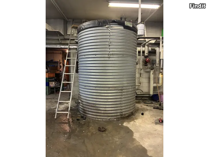 Säljes 5000 liters vattentank