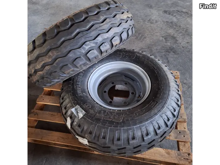 Säljes BKT 11.5/80-15.3 däck på fälg