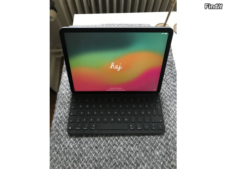 Säljes Apple iPad Air + Apple smart folio + nytt fodral