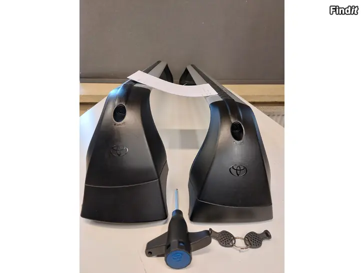 Myydään Kattotelineet/Takräcke OEM Toyota Corolla Sedan vm. 2019