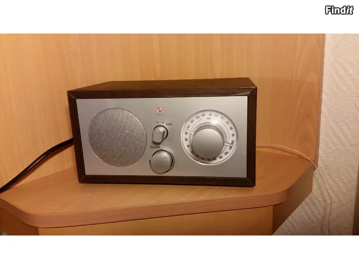 Säljes Radio FM-radio puukotelossa hyvä ääni 10e
