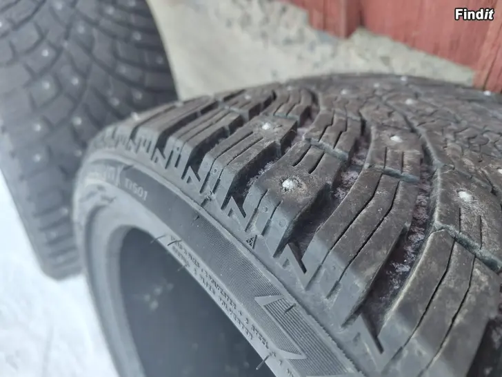 Säljes Triangle 235/35R19 Dubb/Nasta