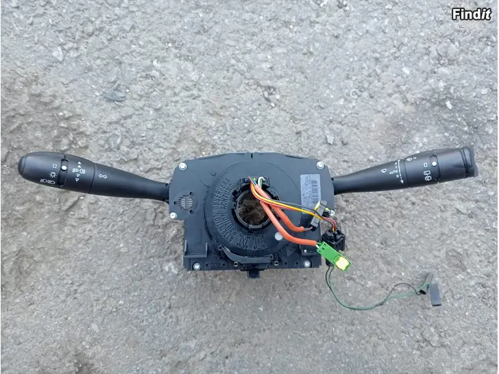 Myydään Citroen C2/C3 monitoimivipukeskus 96576794XT