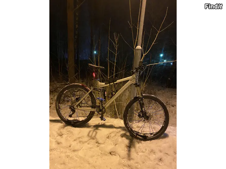 Myydään Canyon Nerve Am 2010 M-runko