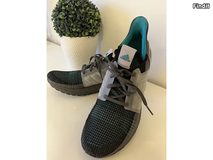 Säljes ADIDAS ULTRABOOST LÄNKSKOR