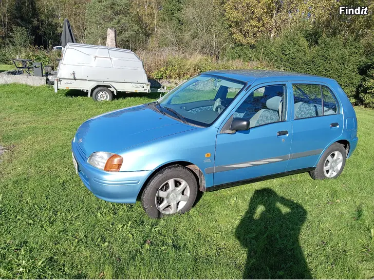 Myydään 145tkm ajettu toyota 1.4i