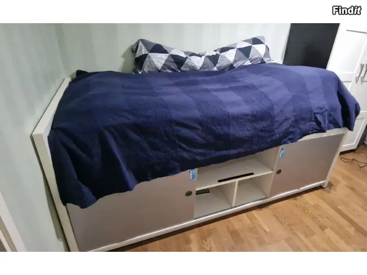 Säljes Säng med förvaring IKEA Bangsund