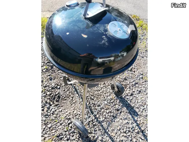 Säljes Trädgårds bollgrill nästan som ny
