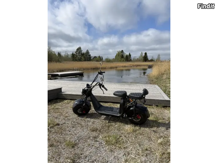 Myydään Sähköskootteri fat bike renkailla