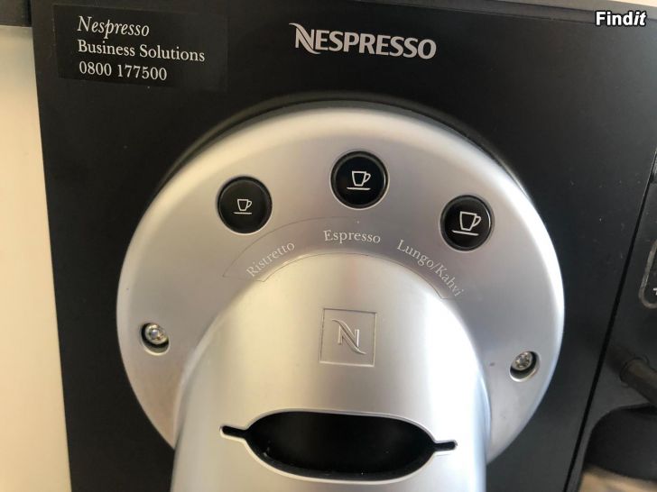 Myydään Nespresso Kaffemaskin för café verksamhet eller för personal