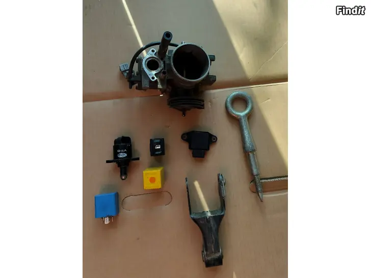 Myydään Kaasuläpäkotelo hinnausilmukka moottori kiinnike