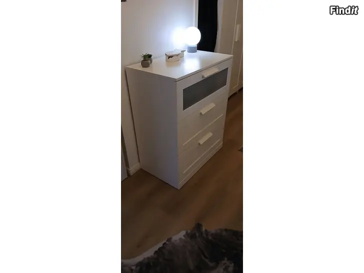Myydään Brimnes Ikea byrå