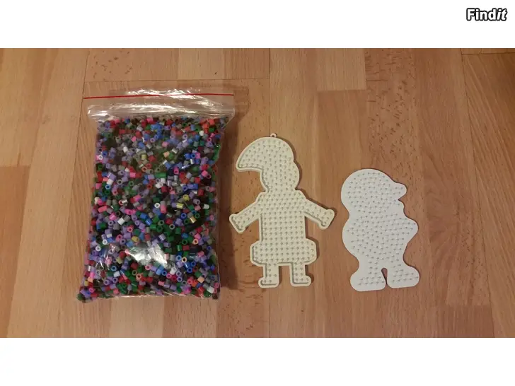 Myydään Hamahelmet iso pussi 335g ja kaksi tonttumuottia   -8e