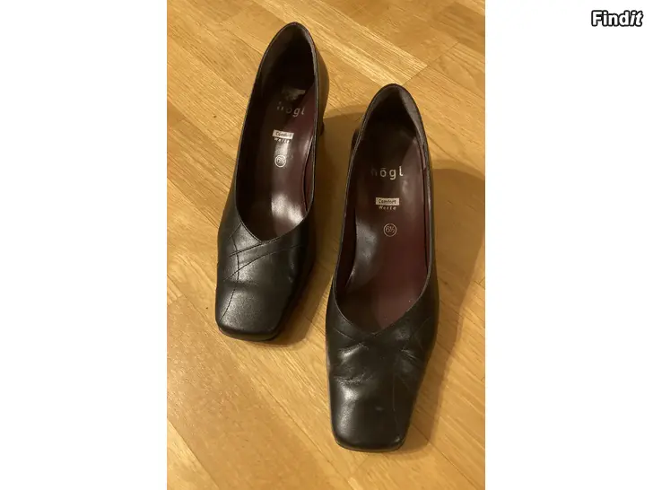 Säljes Svarta damskor, märke Högl