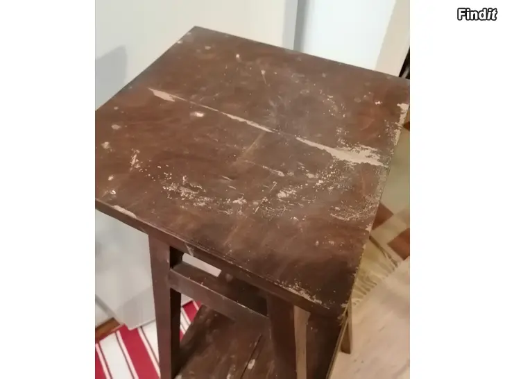 Myydään Vanha kukkapöytä