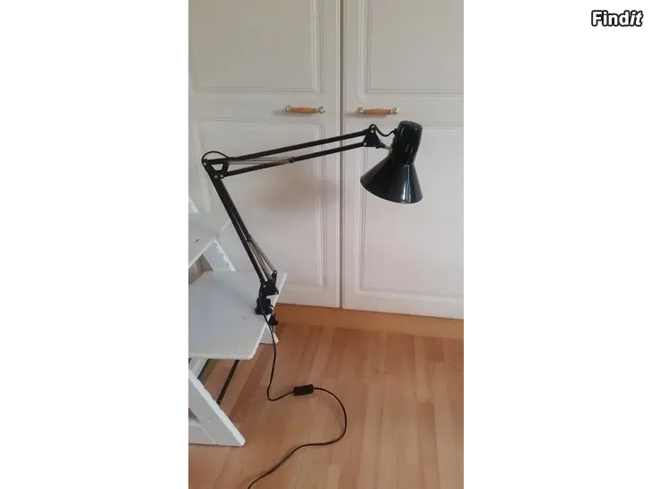 Myydään Arkkitehtilamppu Airam Venla musta -hinta 10e