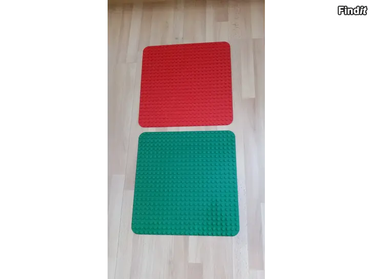 Myydään Lego Duplo iso rakennuslevy punainen ja vihreä