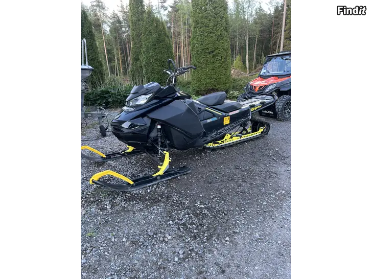 Säljes Ski-doo Summit 850 e-tec