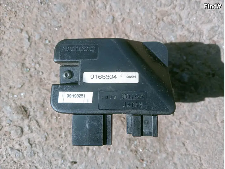 Myydään Volvo V70 1999 lämmityslaitteen puhaltimen ohjain 9166694