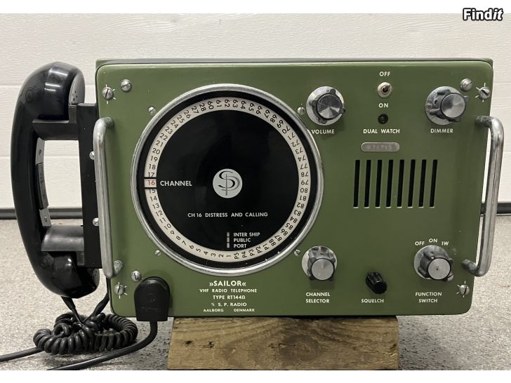 Myydään VHF-radio Sailor type RT144B
