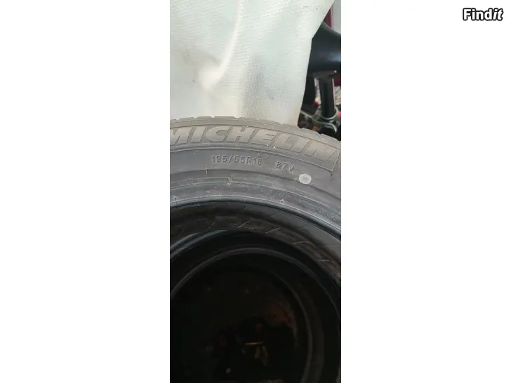 Myydään Michelin 195/55/16 kesärenkaat
