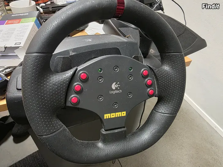 Myydään Logitech MOMO racing wheel