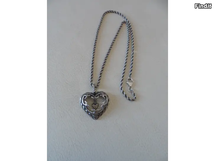 Myydään Kalevala Talon sydän iso riipus Hopea 45,5cm