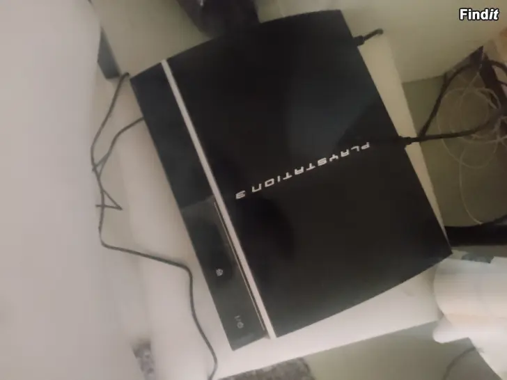 Myydään PS3 johdot, ohjain ja pelit