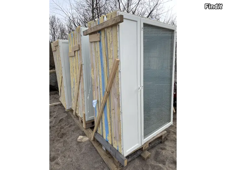 Myydään Isot ikkunat tuuletusluukulla 153x201