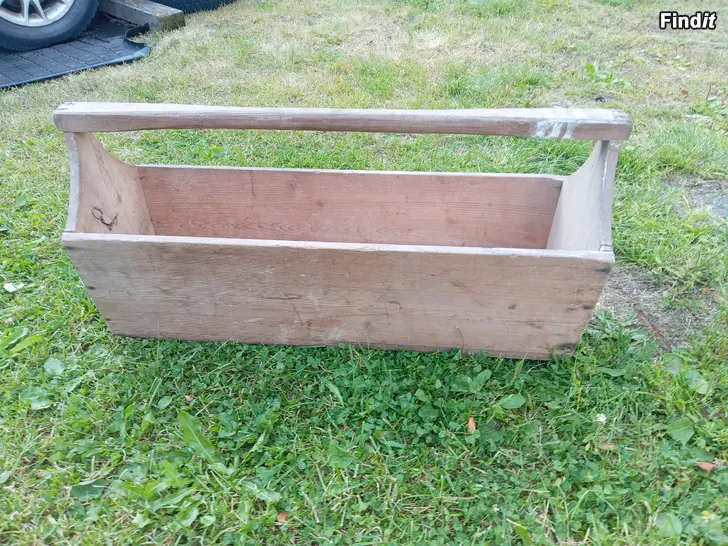 Myydään Todella vanha työkalupakki
