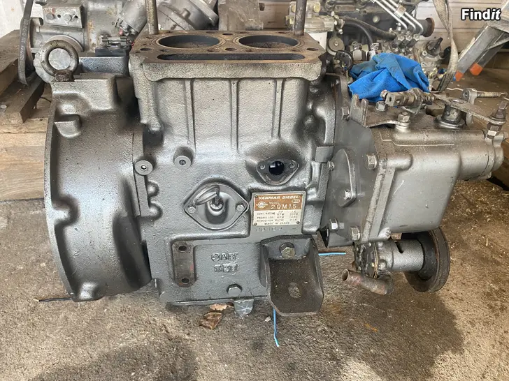 Myydään Yanmar 2 Q M 15 alakerta osina