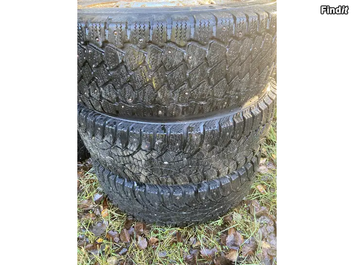 Myydään C-nastarenkaita